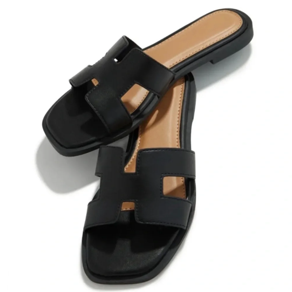 Elegant Black Slide Sandals - Picture 4 of 5
